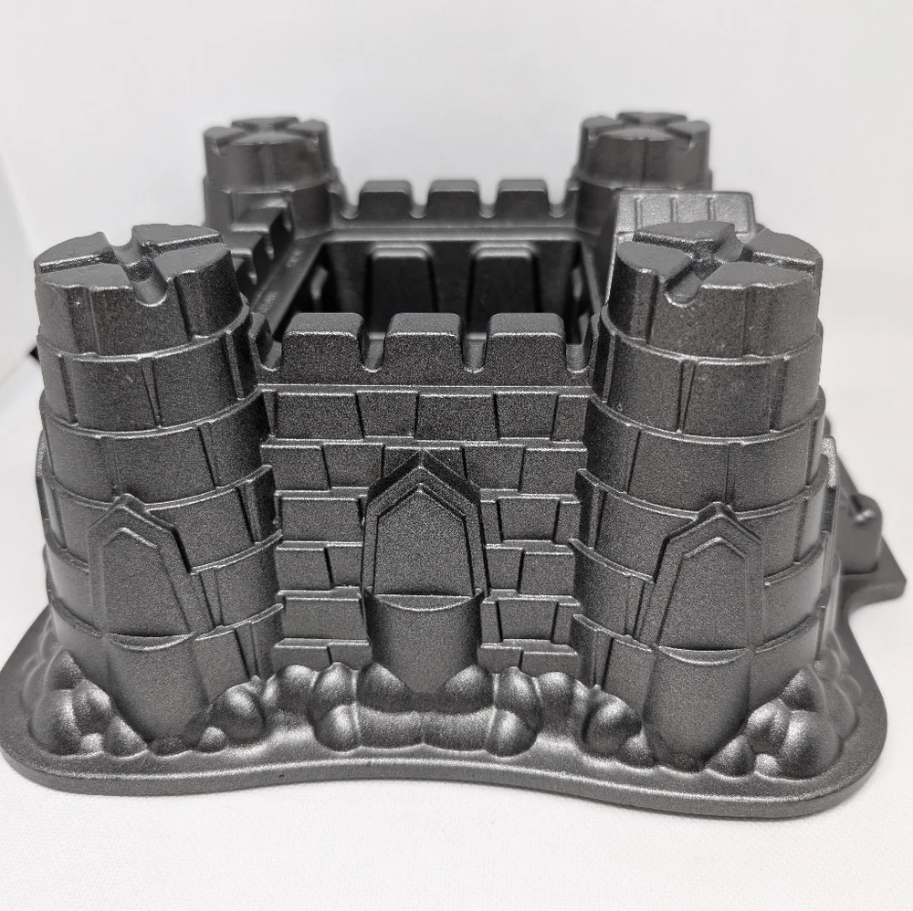 Nordic Ware 10 Cup Castle Bundt‎ Baking Pan